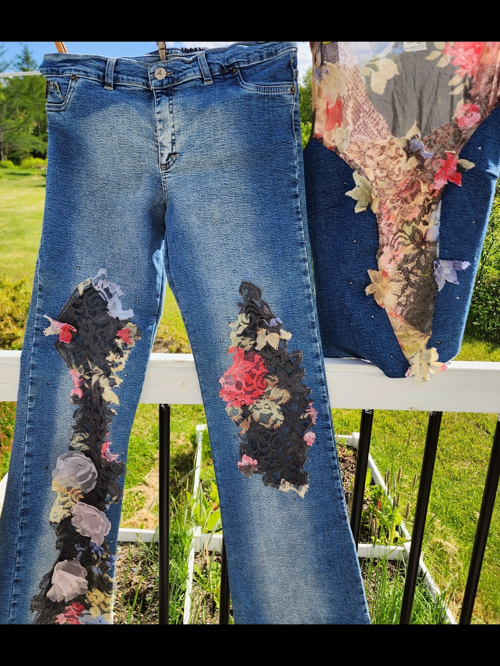 Women's Straight Leg Embroidered Blue Jeans with Floral Appliqué